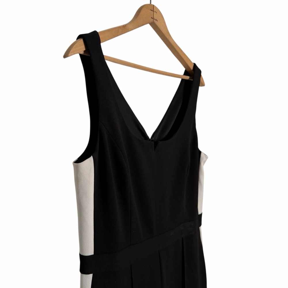 Donna Morgan Black Sleeveless V-neck White Stripe Sides Jumpsuit Size 12 - Picture 3 of 11